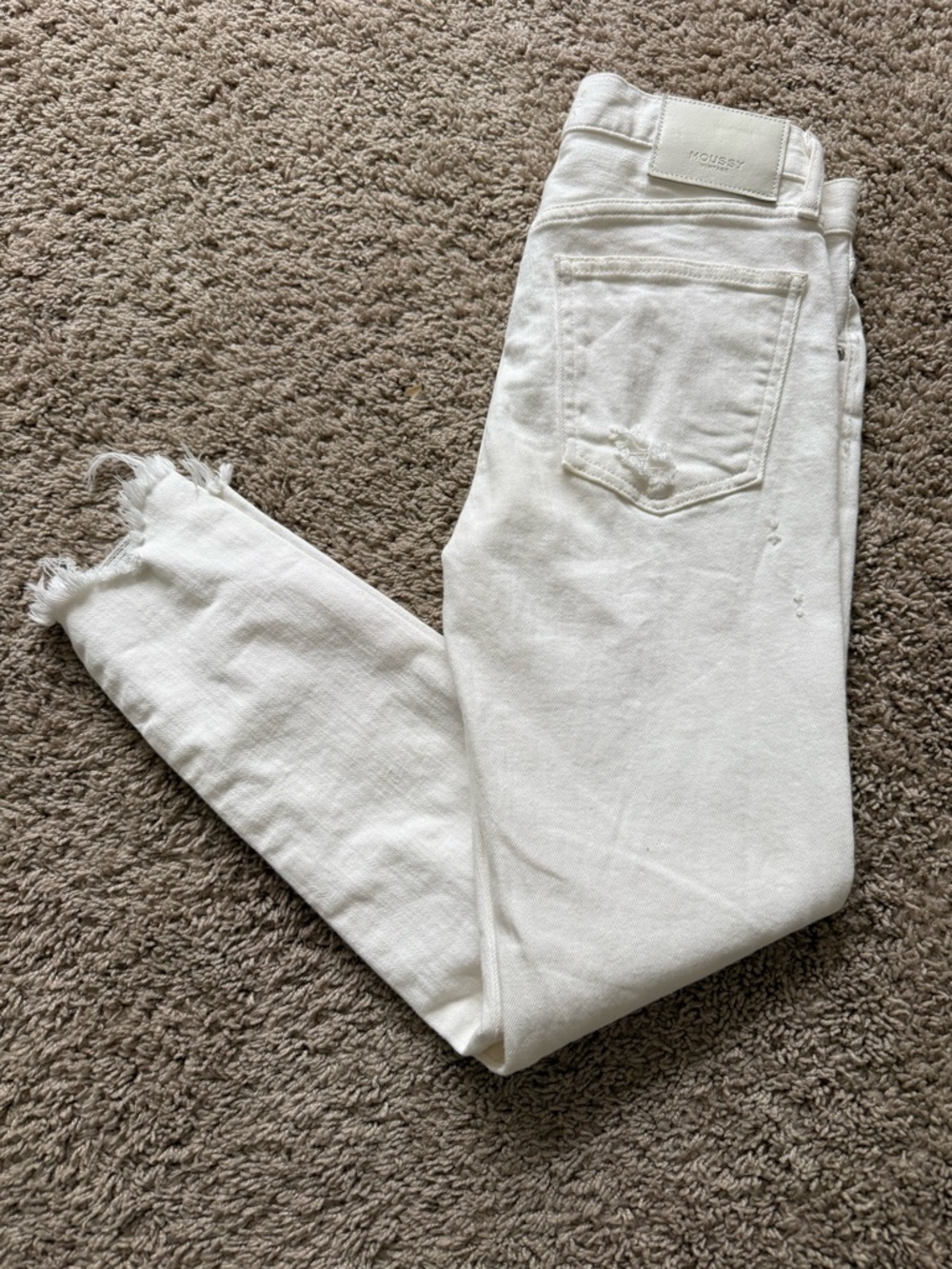 Moussy Vintage distressed white denim jeans raw hem size 27